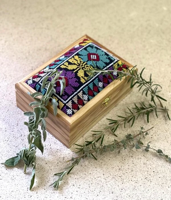 Embroidered Olive Wood Box (15)