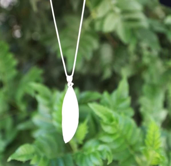 Single Olive Leaf Pendant (2)