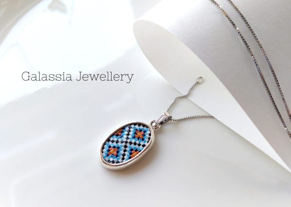 rainbow-pendant-1.jpg