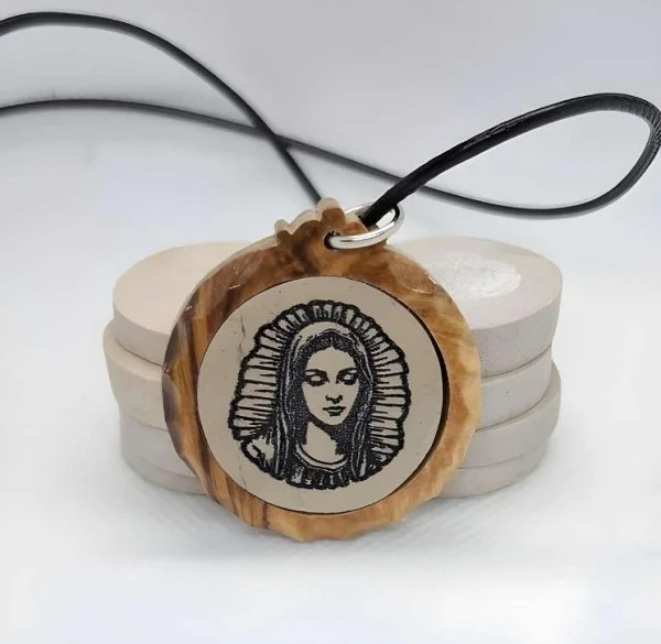 stone and olive wood pendant (6)